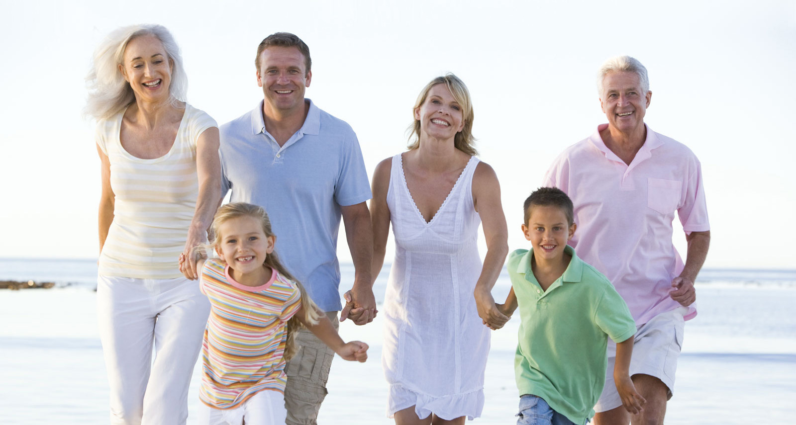 Mehrgenerationen Familie am Strand